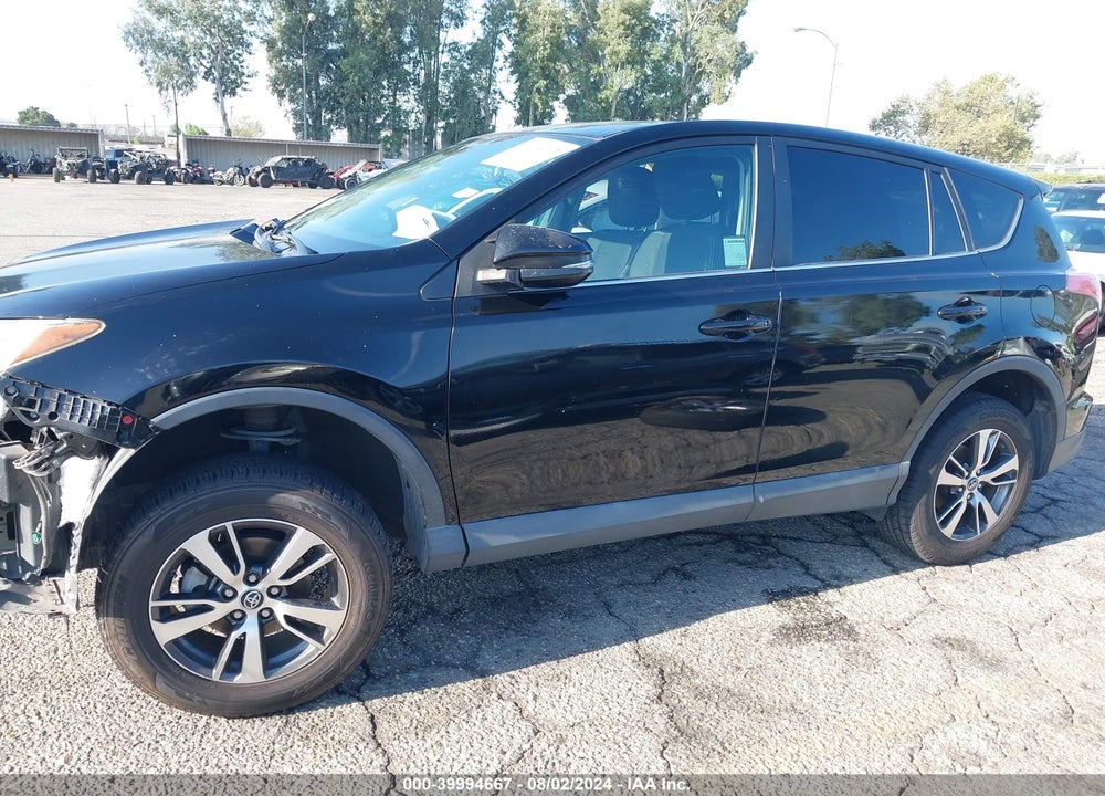 2018 TOYOTA RAV4 XLE VIN: 2T3WFREV3JW499763