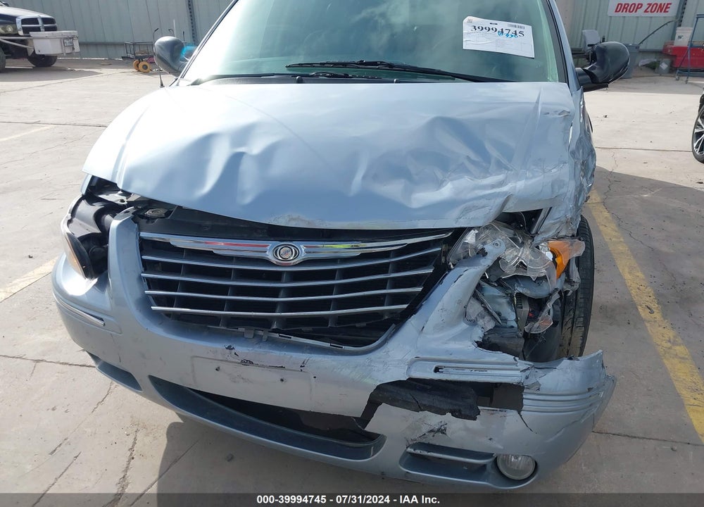 2005 CHRYSLER TOWN & COUNTRY LIMITED VIN: 2C8GP64L45R390842