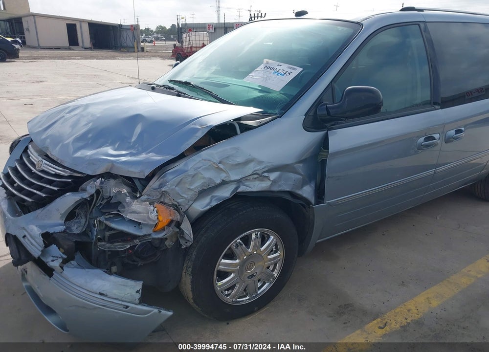 2005 CHRYSLER TOWN & COUNTRY LIMITED VIN: 2C8GP64L45R390842