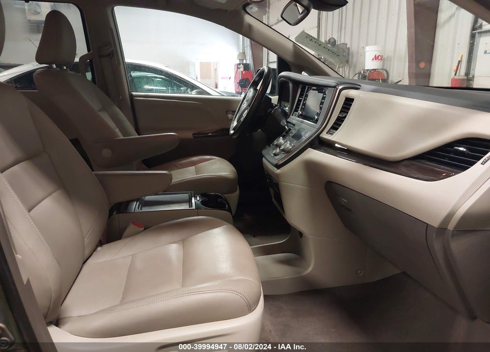 2019 TOYOTA SIENNA XLE VIN: 5TDDZ3DC2KS219460