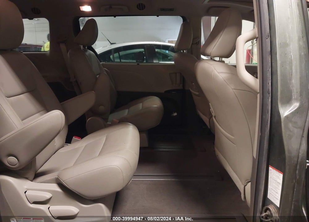 2019 TOYOTA SIENNA XLE VIN: 5TDDZ3DC2KS219460