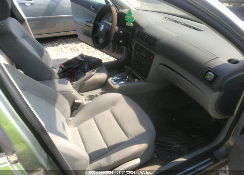 2004 VOLKSWAGEN PASSAT GLS VIN: WVWPD63B24P158579