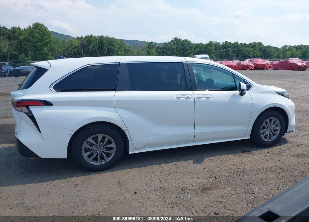 2022 TOYOTA SIENNA LE VIN: 5TDKSKFC9NS070102