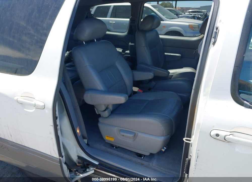 2002 TOYOTA SIENNA XLE VIN: 4T3ZF13C42U481855