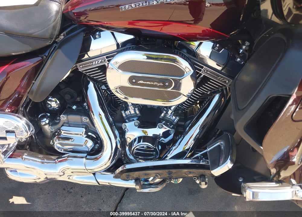 2015 HARLEY-DAVIDSON FLTRUSE CVO ROAD GLIDE VIN: 1HD1TAN30FB959320