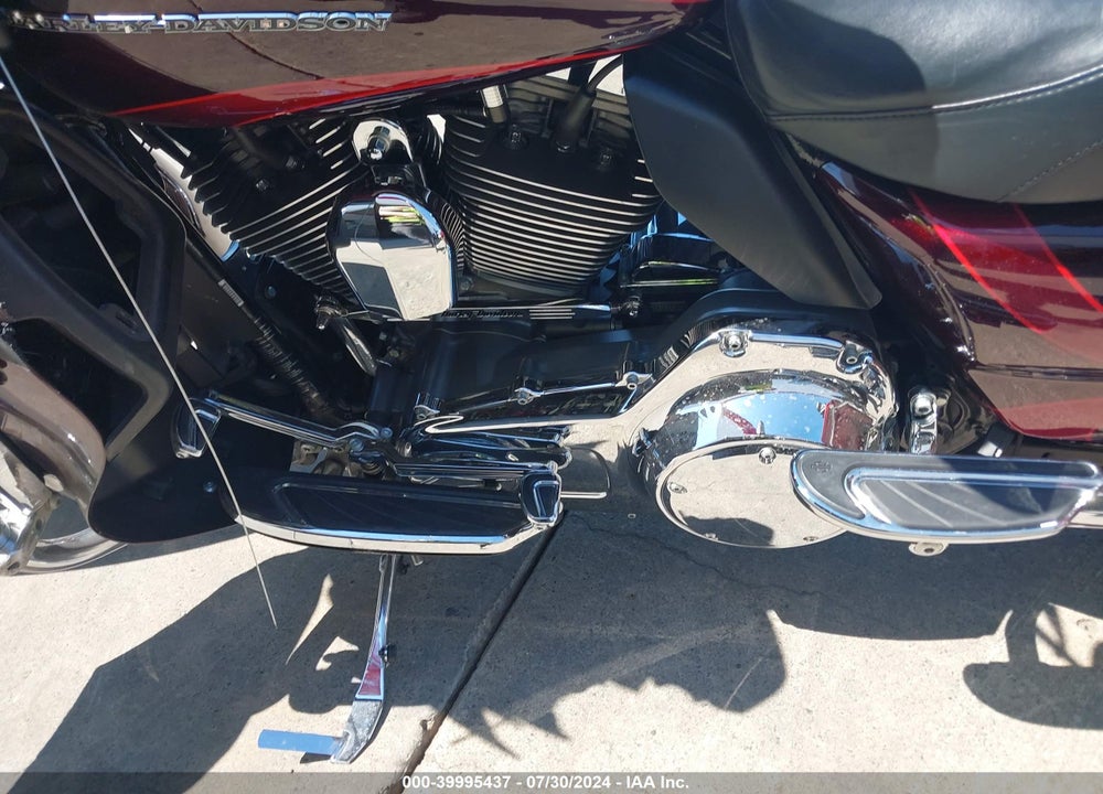 2015 HARLEY-DAVIDSON FLTRUSE CVO ROAD GLIDE VIN: 1HD1TAN30FB959320