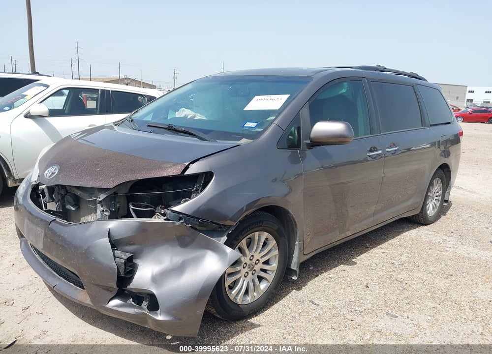 2013 TOYOTA SIENNA XLE V6 8 PASSENGER VIN: 5TDYK3DC1DS379404