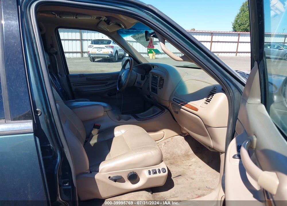 1999 LINCOLN NAVIGATOR VIN: 5LMPU28A1XLJ37560