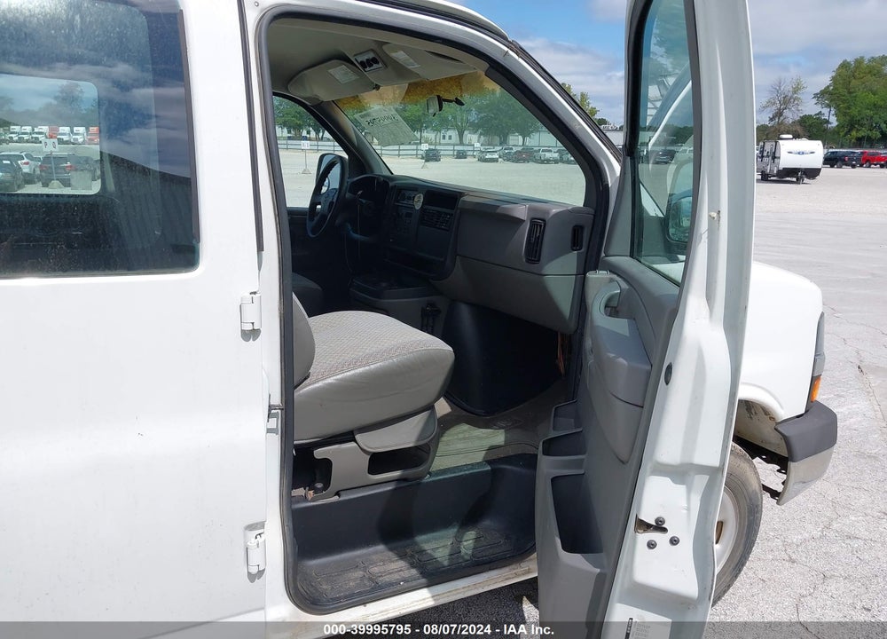 2003 CHEVROLET EXPRESS VIN: 1GAGG25U031128313
