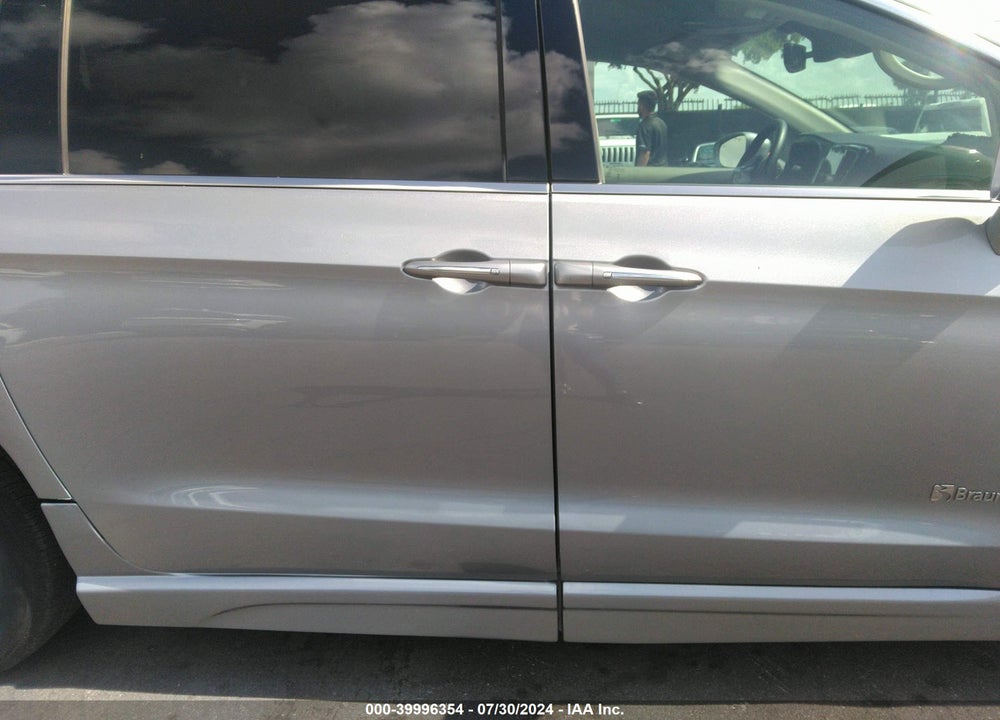 2021 CHRYSLER PACIFICA TOURING L VIN: 2C4RC1BGXMR585549