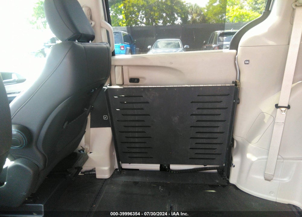 2021 CHRYSLER PACIFICA TOURING L VIN: 2C4RC1BGXMR585549