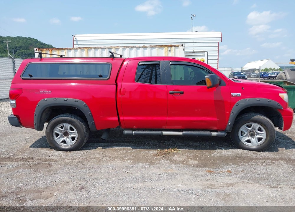 2011 TOYOTA TUNDRA GRADE 5.7L V8 VIN: 5TFUY5F15BX174857