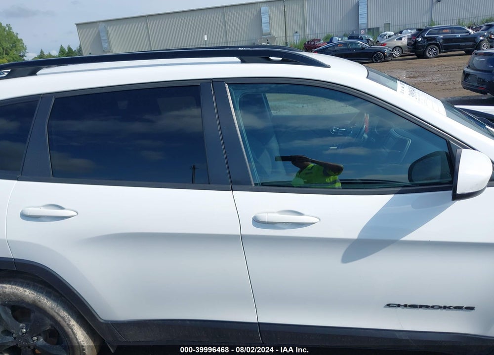2018 JEEP CHEROKEE LATITUDE FWD VIN: 1C4PJLCBXJD595282