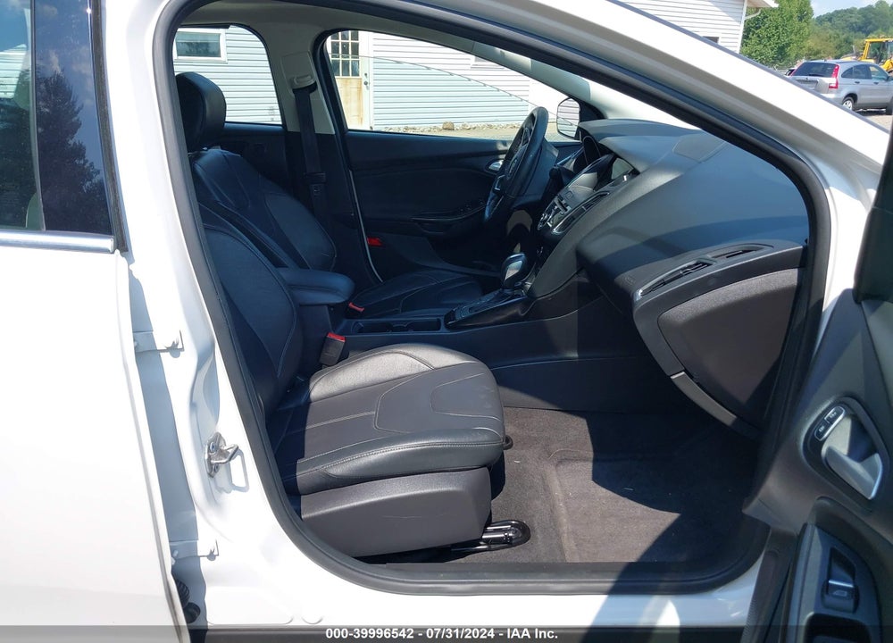 2017 FORD FOCUS TITANIUM VIN: 1FADP3J29HL253106
