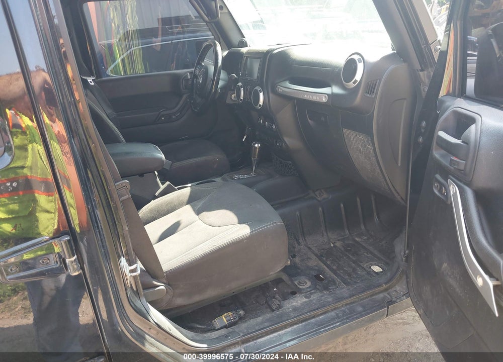 2014 JEEP WRANGLER UNLIMITED SAHARA VIN: 1C4BJWEGXEL313433