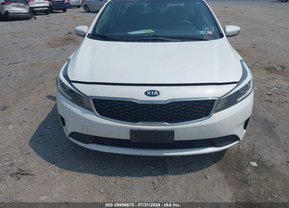 2018 KIA FORTE VIN: 3KPFL4A75JE242778