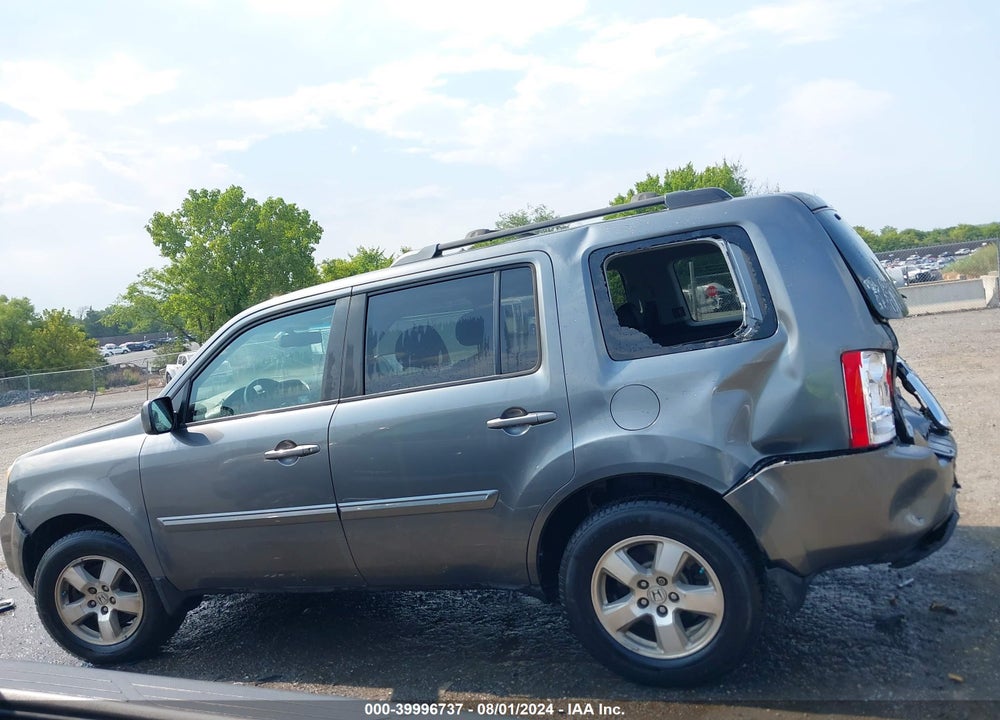 2011 HONDA PILOT EX-L VIN: 5FNYF4H68BB056869