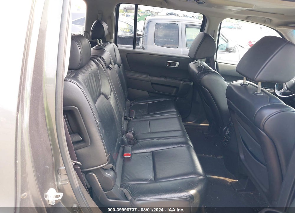 2011 HONDA PILOT EX-L VIN: 5FNYF4H68BB056869