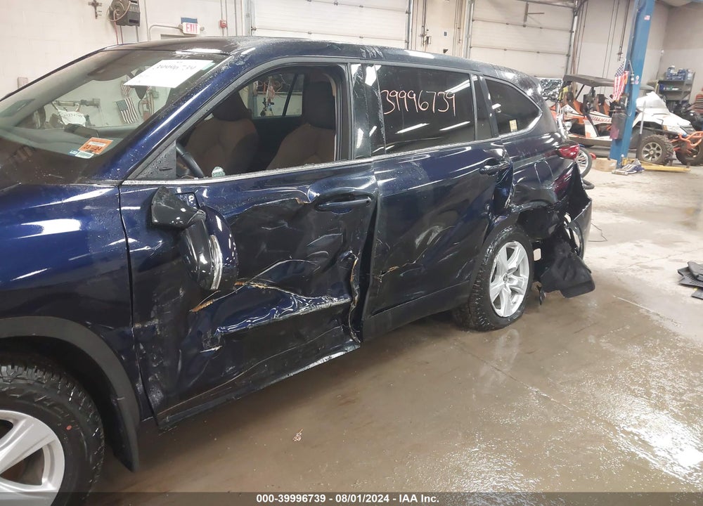 2022 TOYOTA HIGHLANDER LE VIN: 5TDBZRBHXNS580593