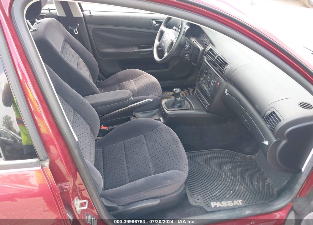 1999 VOLKSWAGEN PASSAT GLS VIN: WVWMA63B7XE436453