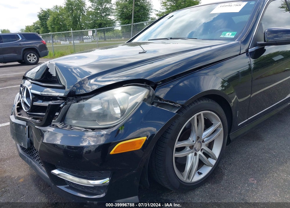 2012 MERCEDES-BENZ C 300 LUXURY 4MATIC/SPORT 4MATIC VIN: WDDGF8BB1CA686029