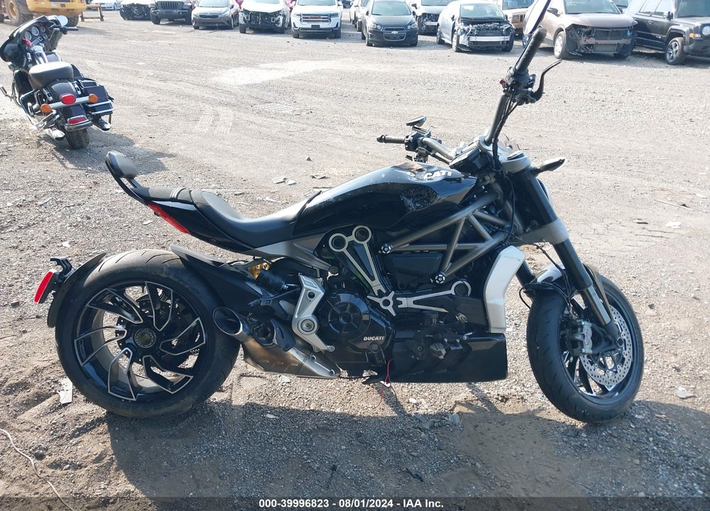 2016 DUCATI XDIAVEL VIN: ZDM13BKW8GB001232