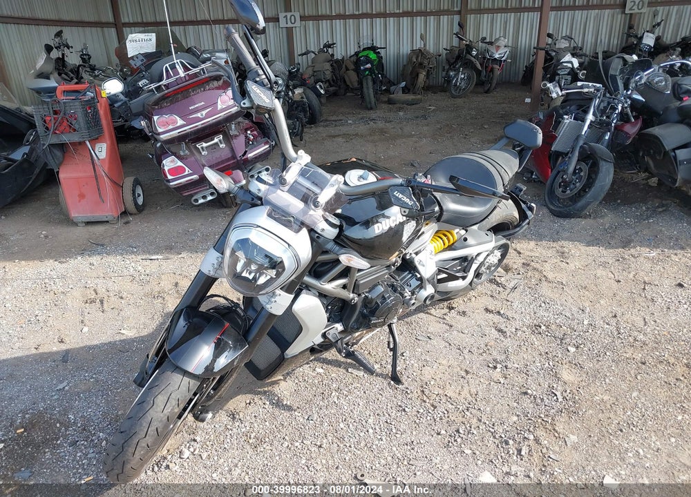 2016 DUCATI XDIAVEL VIN: ZDM13BKW8GB001232