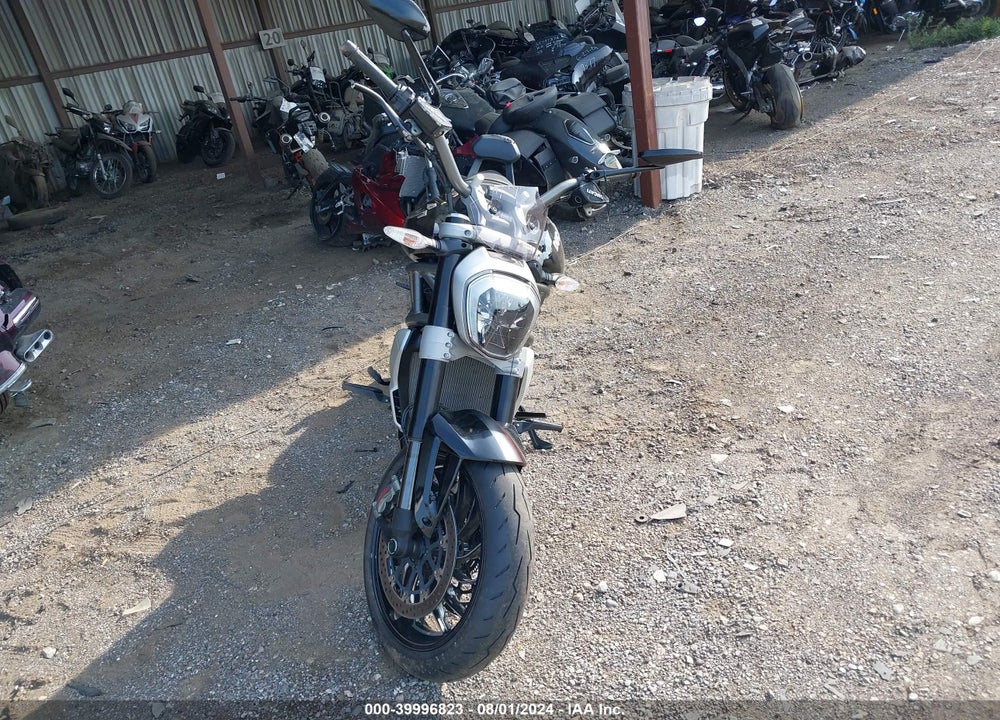 2016 DUCATI XDIAVEL VIN: ZDM13BKW8GB001232