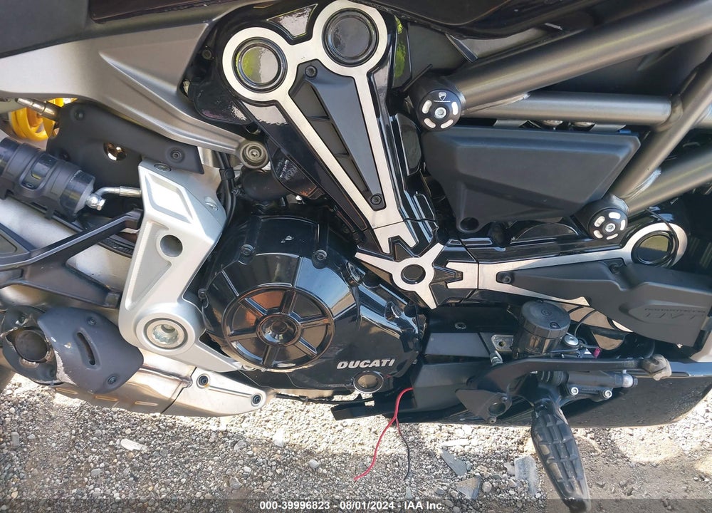 2016 DUCATI XDIAVEL VIN: ZDM13BKW8GB001232