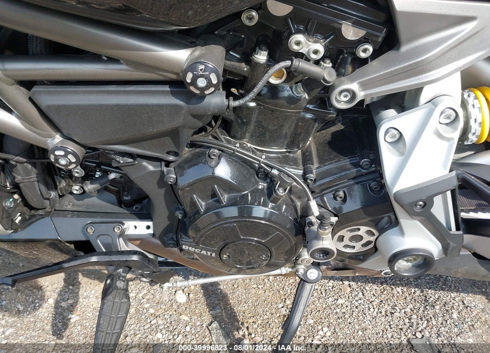 2016 DUCATI XDIAVEL VIN: ZDM13BKW8GB001232