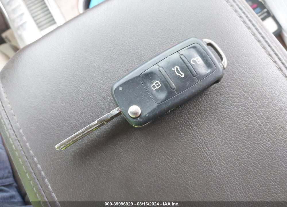 2015 VOLKSWAGEN JETTA 1.8T SE VIN: 3VWD07AJ1FM338723