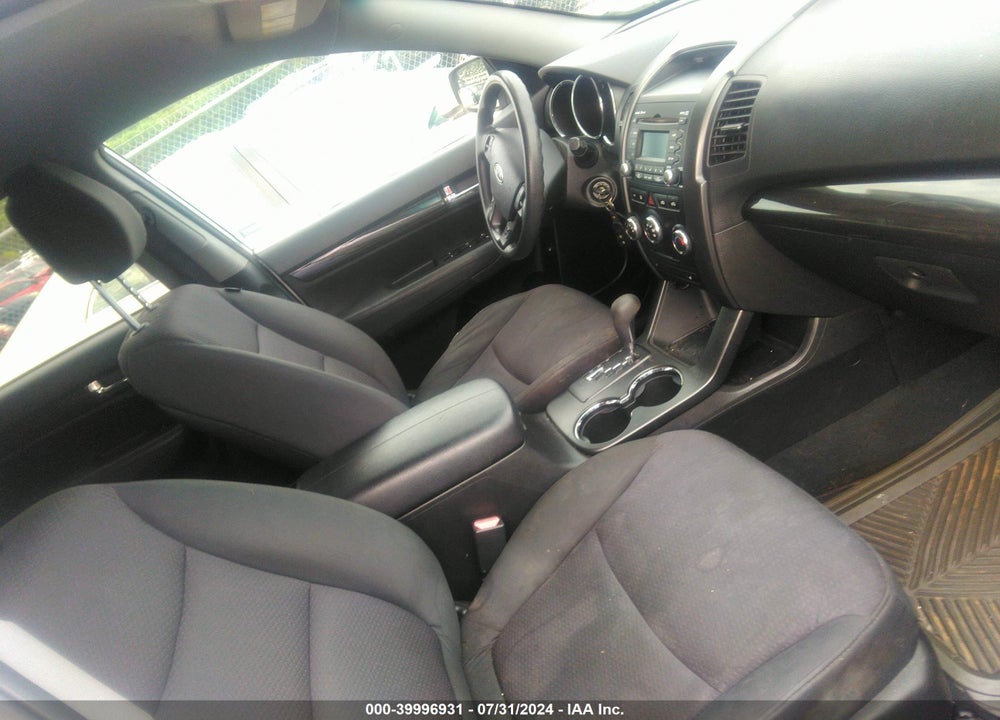 2011 KIA SORENTO LX VIN: 5XYKT4A1XBG168062
