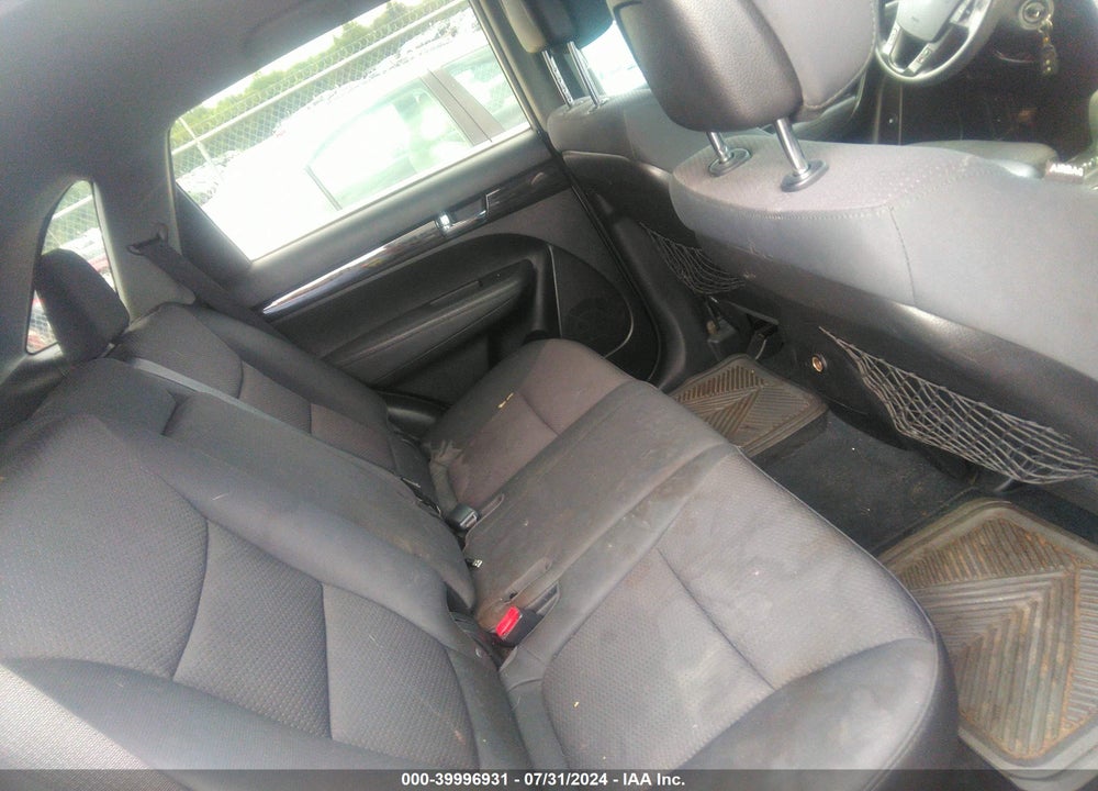 2011 KIA SORENTO LX VIN: 5XYKT4A1XBG168062