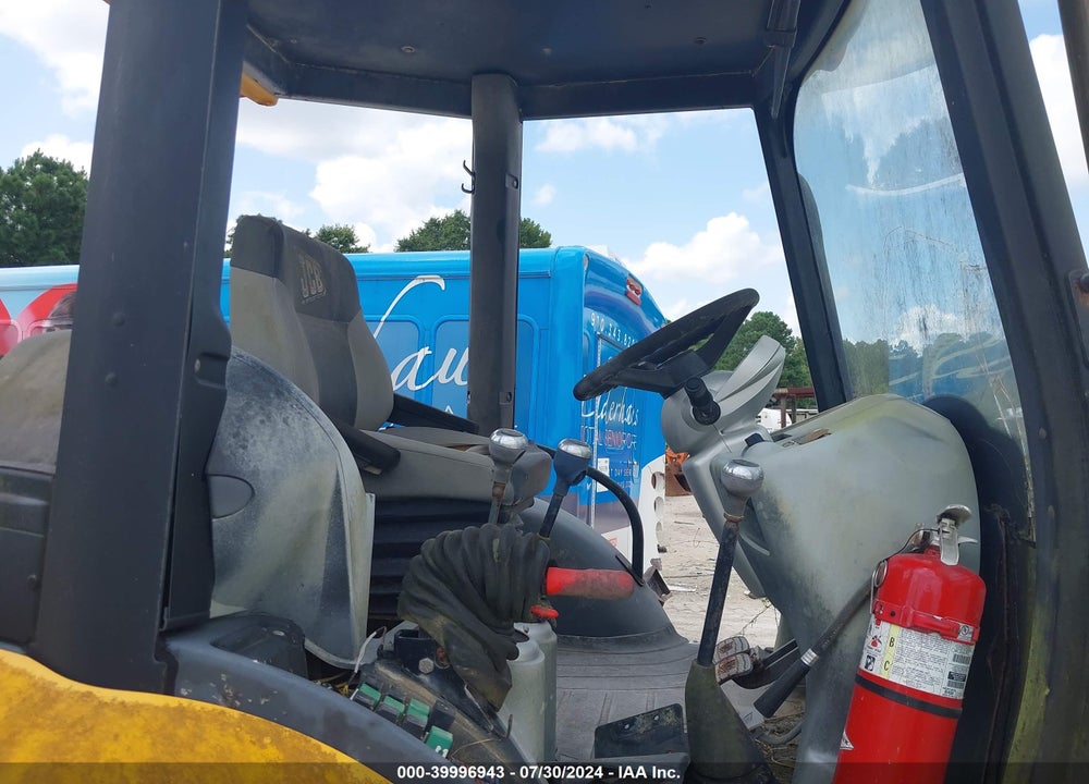 2002 JCB BACKHOE VIN: SLP214TC2U0903031