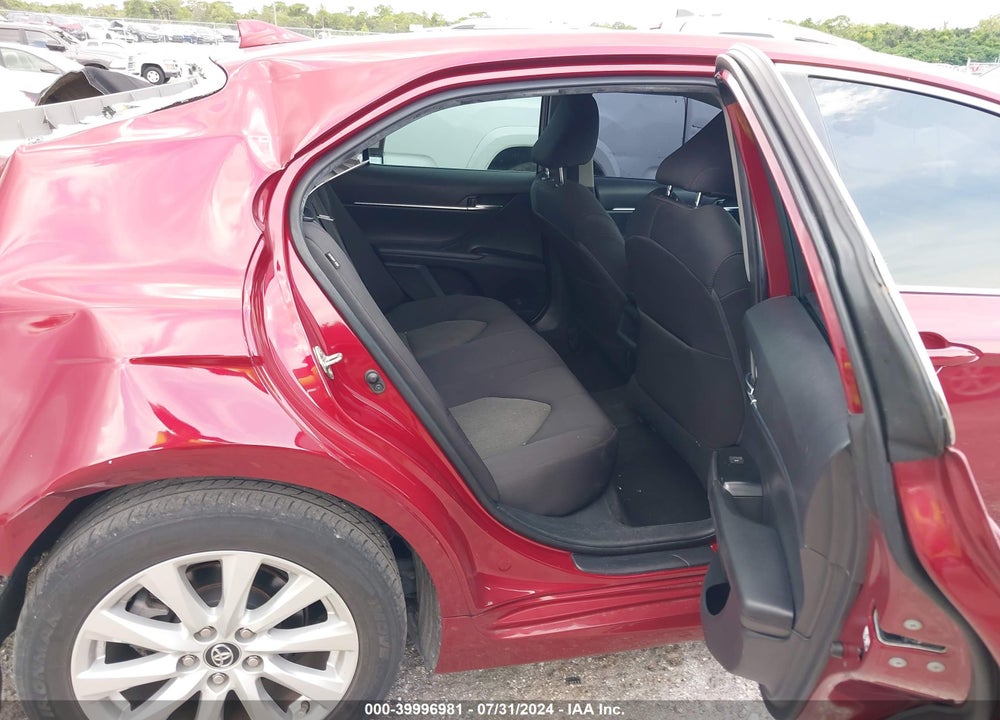 2019 TOYOTA CAMRY LE VIN: 4T1B11HK5KU809695
