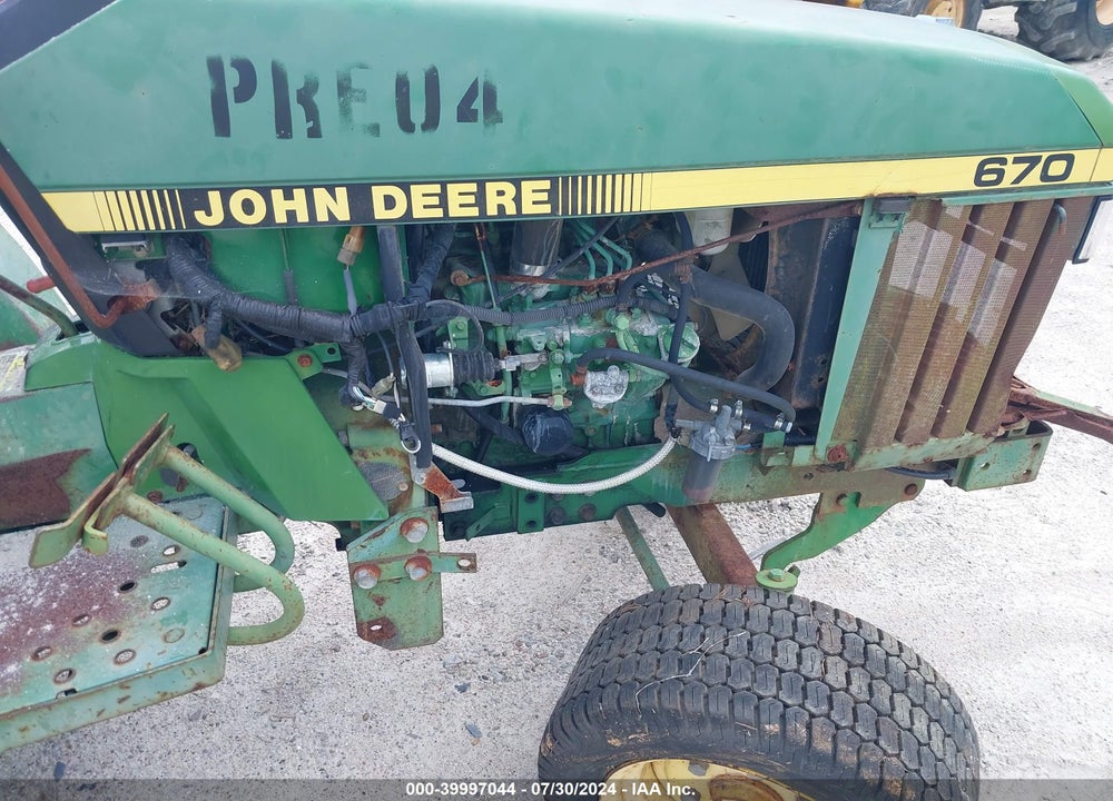 1995 JOHN DEERE TRACTOR VIN: M00670A0A002309