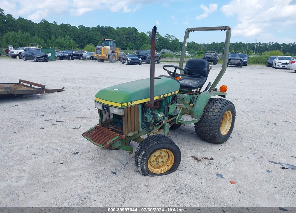 1995 JOHN DEERE TRACTOR VIN: M00670A0A002309