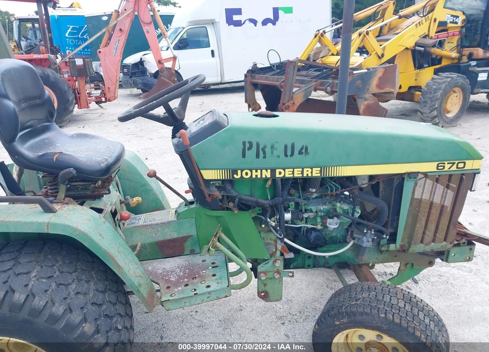 1995 JOHN DEERE TRACTOR VIN: M00670A0A002309