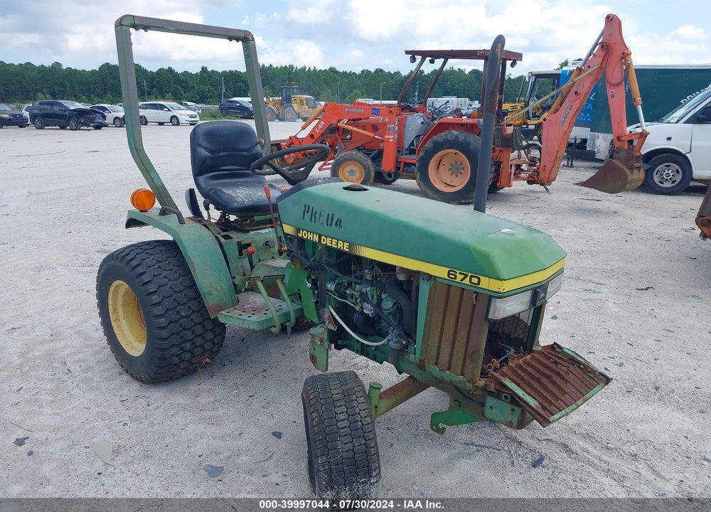 1995 JOHN DEERE TRACTOR VIN: M00670A0A002309