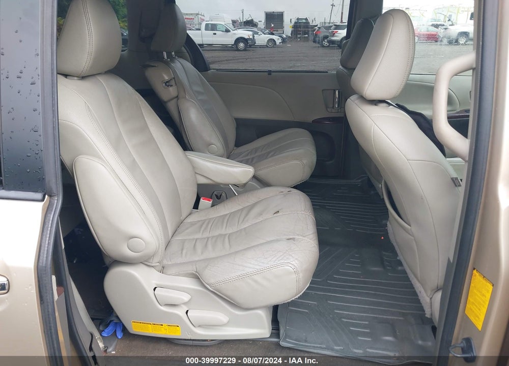 2013 TOYOTA SIENNA XLE V6 8 PASSENGER VIN: 5TDYK3DC9DS311903