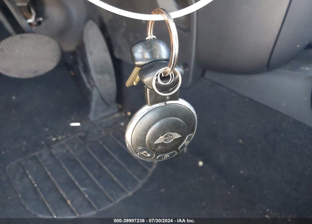 2012 MINI COOPER VIN: WMWSU3C50CT263904