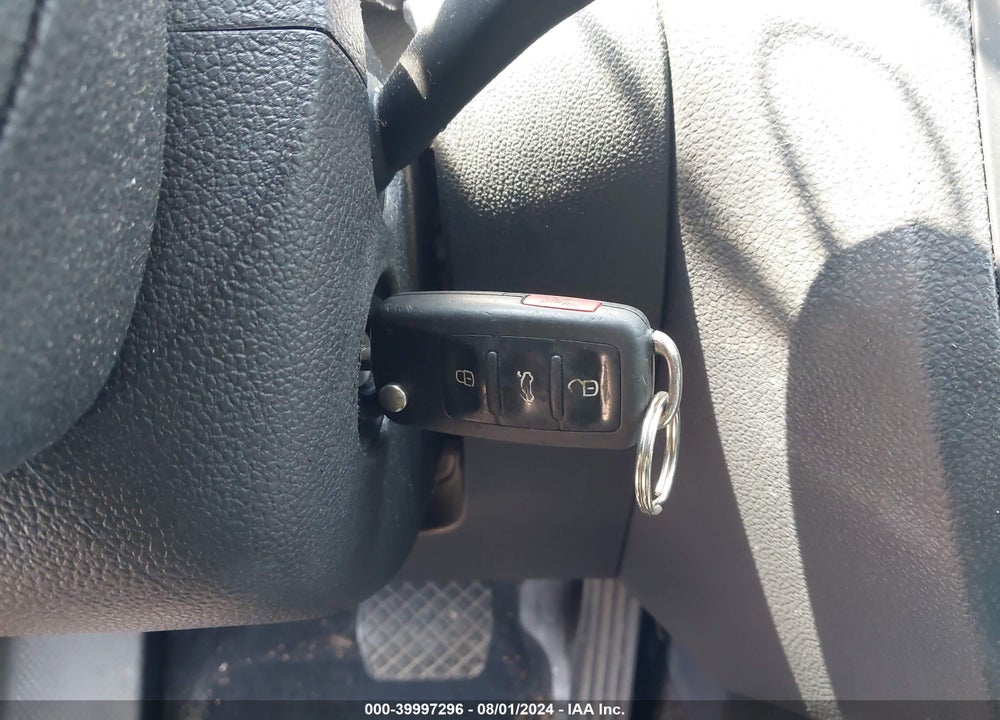 2013 VOLKSWAGEN JETTA 2.5L SE VIN: 3VWDX7AJ9DM252892