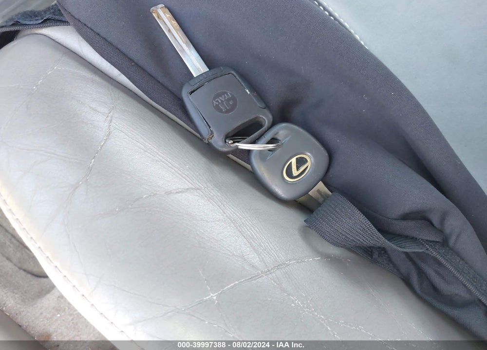 2001 LEXUS ES 300 VIN: JT8BF28G710305323