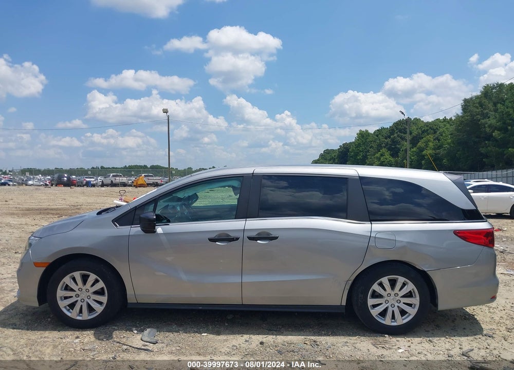 2018 HONDA ODYSSEY LX VIN: 5FNRL6H2XJB051421