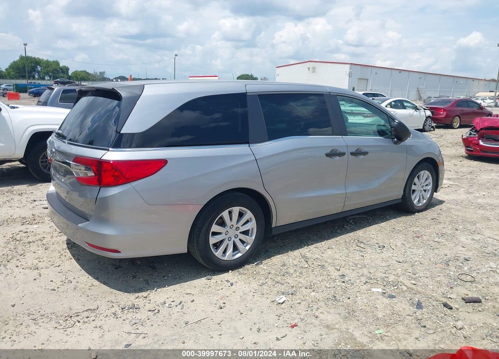 2018 HONDA ODYSSEY LX VIN: 5FNRL6H2XJB051421