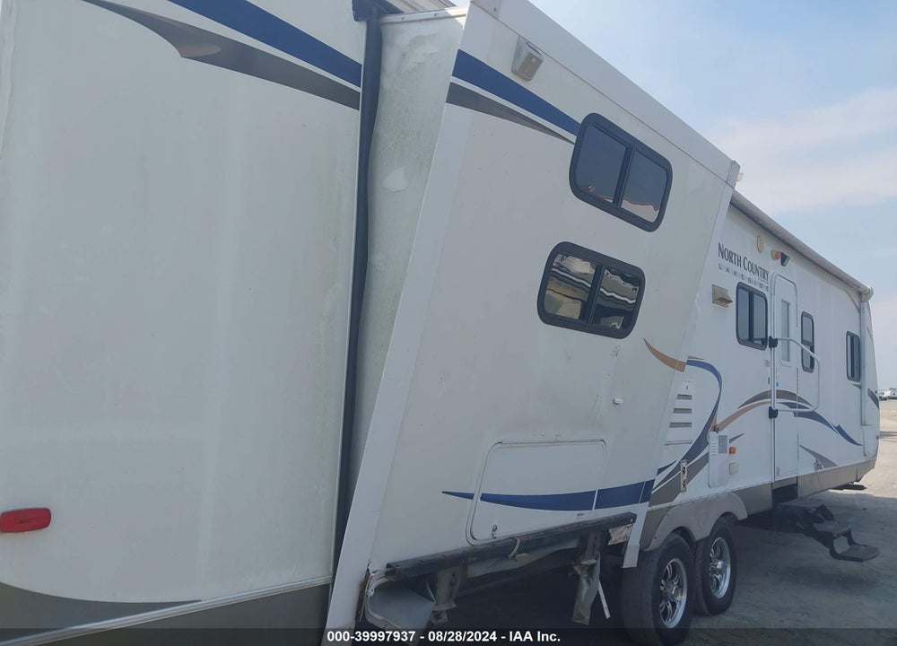 2011 HEARTLAND NORTH COUNTRY VIN: 5SFEB3720BE227815
