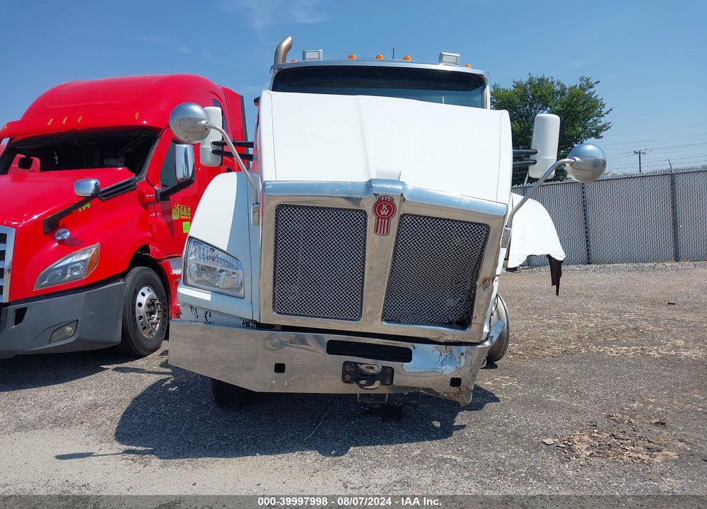 2017 KENWORTH T880 VIN: 1XKZDP0XXHJ176033