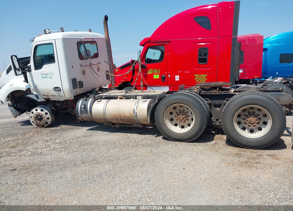 2017 KENWORTH T880 VIN: 1XKZDP0XXHJ176033