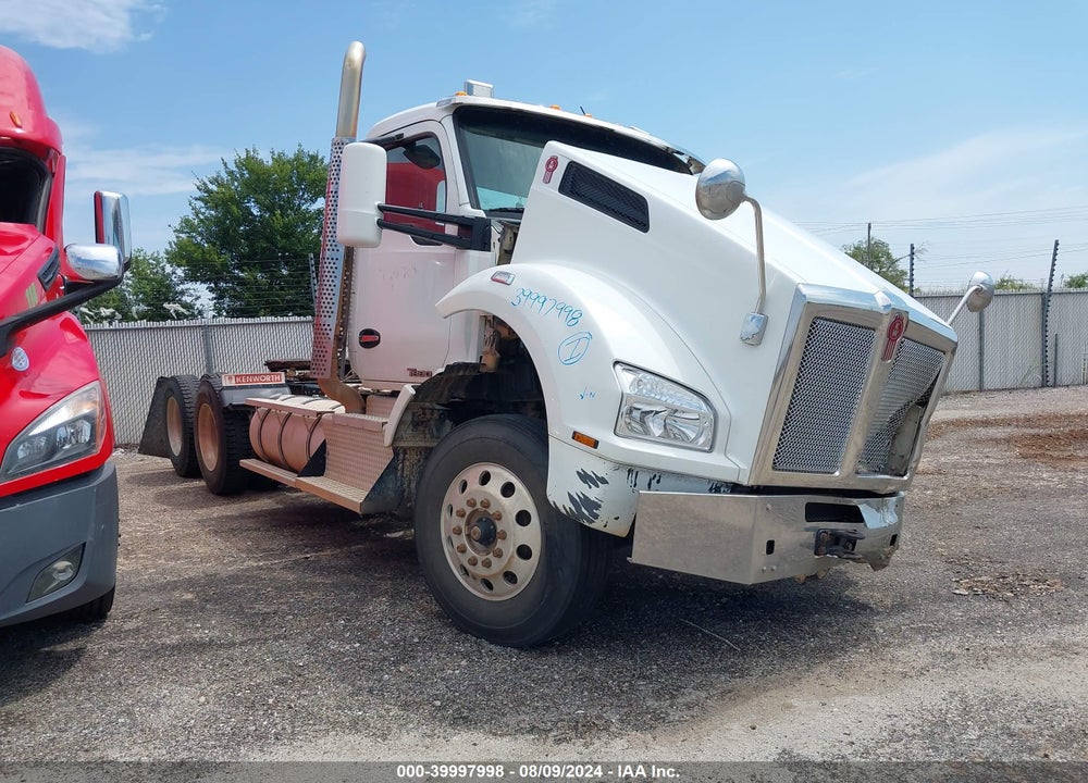 2017 KENWORTH T880 VIN: 1XKZDP0XXHJ176033