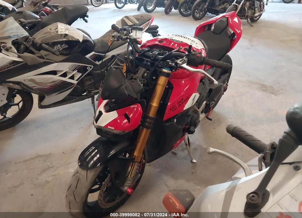 2021 DUCATI STREETFIGHTER V4/V4S VIN: ZDMFAKNW8MB004070